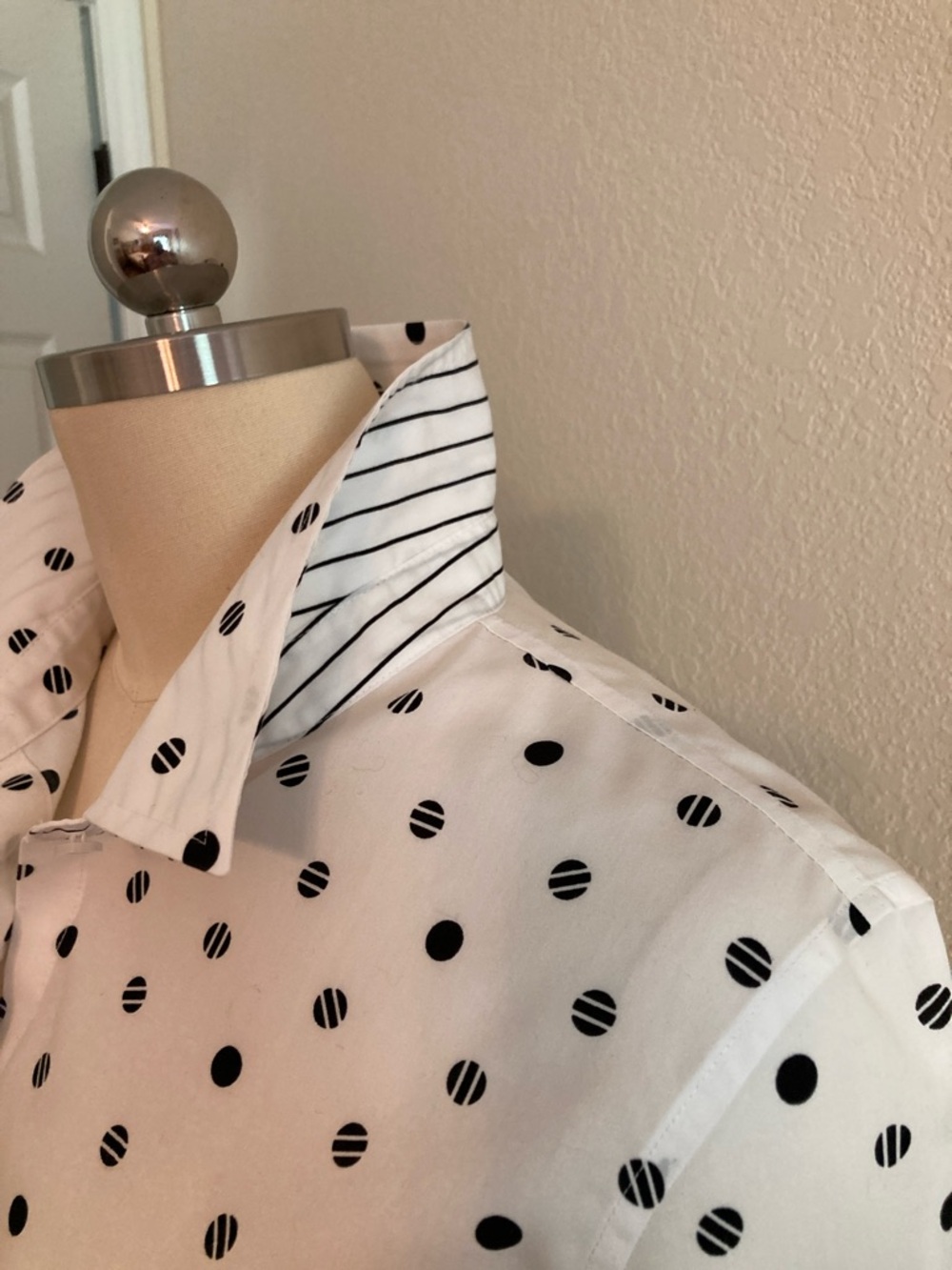 Chico's White Button-Down Shirt with Black Polka Dots - Picture 2 of 12
